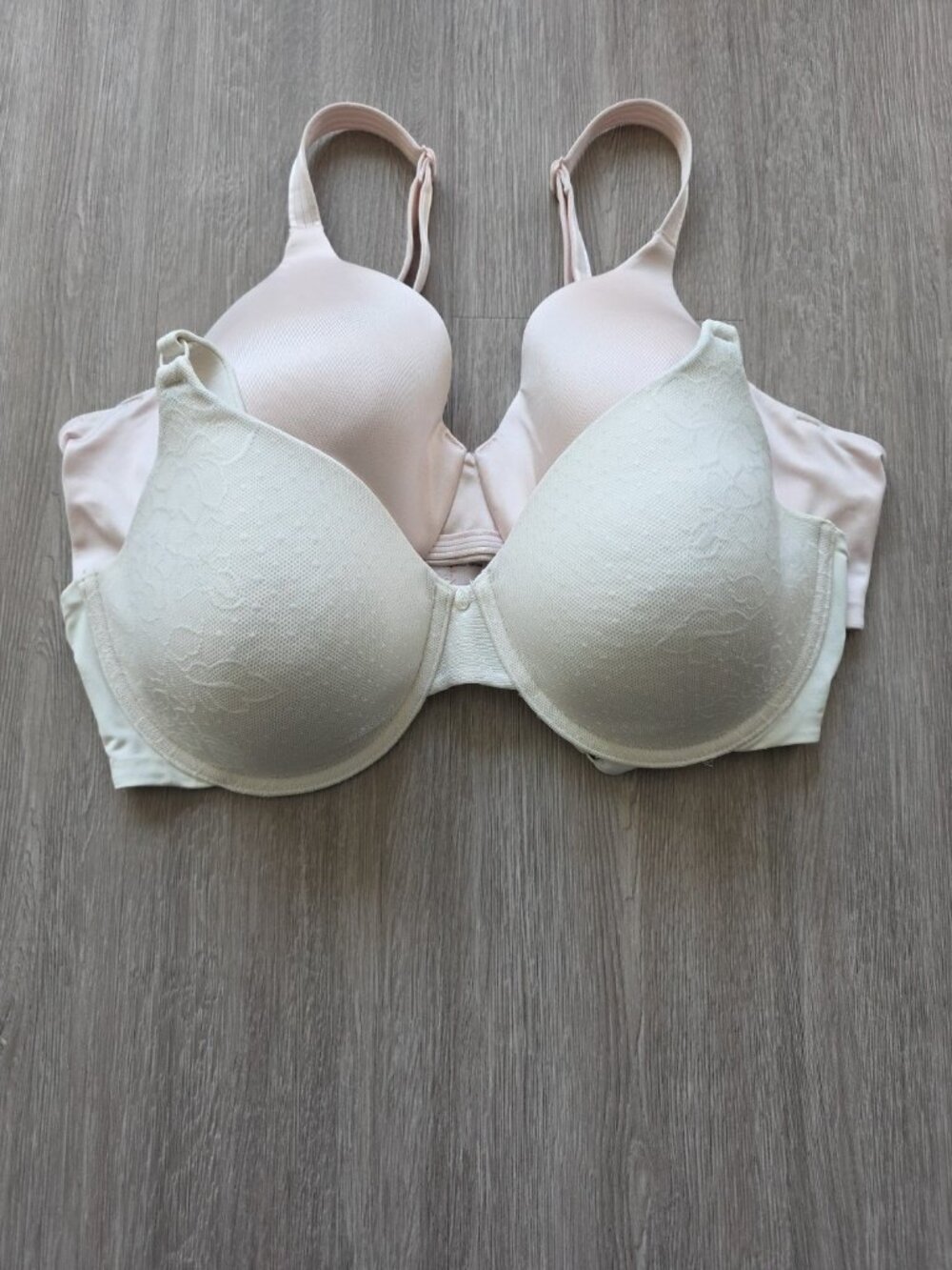 Lot‎ 2 Womens Bras 40C Nude T Shirt Full Coverage Underwire Bali Olga